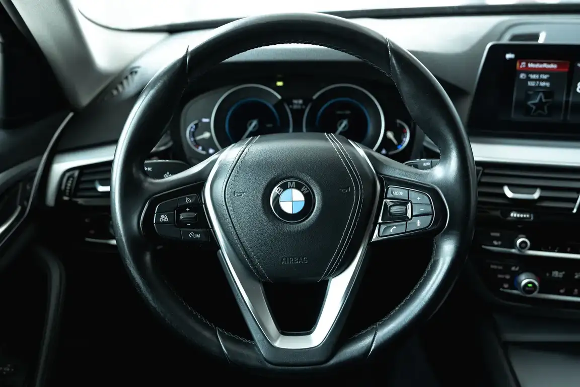 BMW 5 SERIES