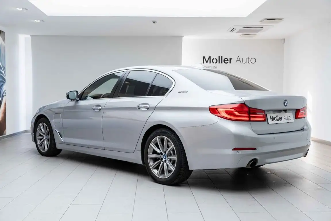 BMW 5 SERIES