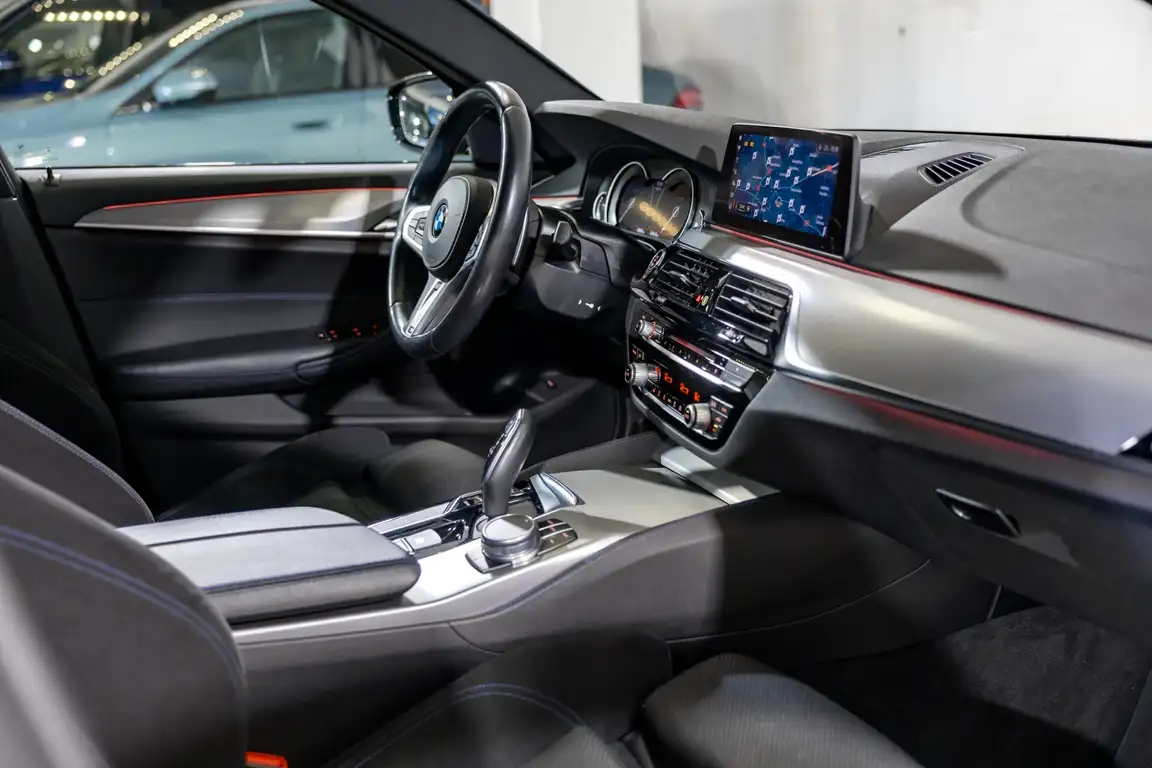 BMW 5 SERIES