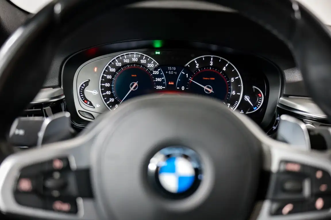 BMW 5 SERIES
