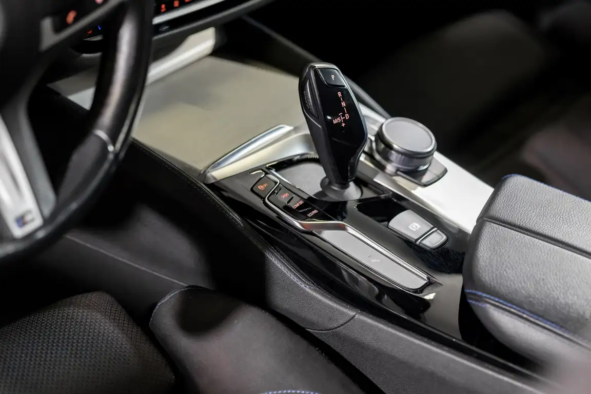 BMW 5 SERIES