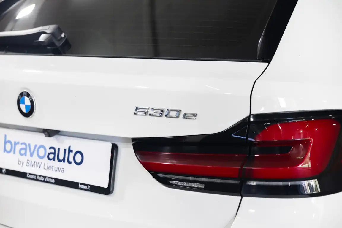 BMW 5 SERIES
