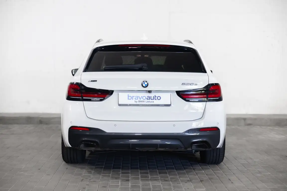 BMW 5 SERIES