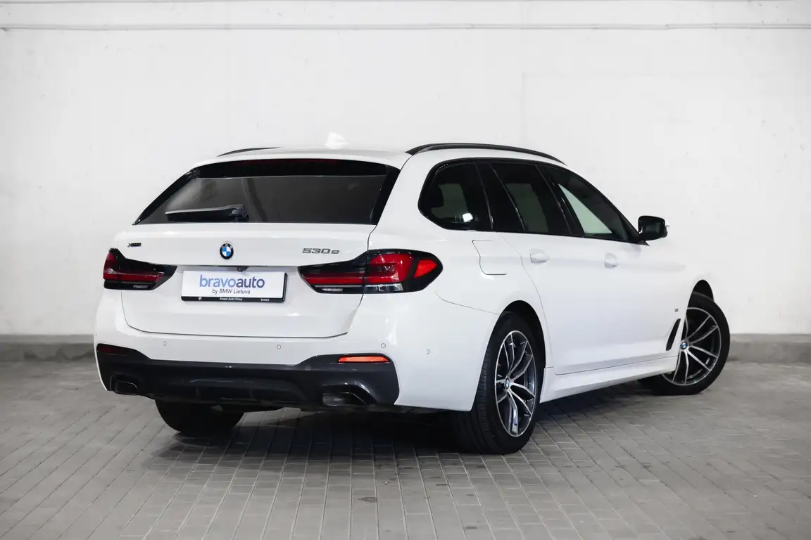 BMW 5 SERIES