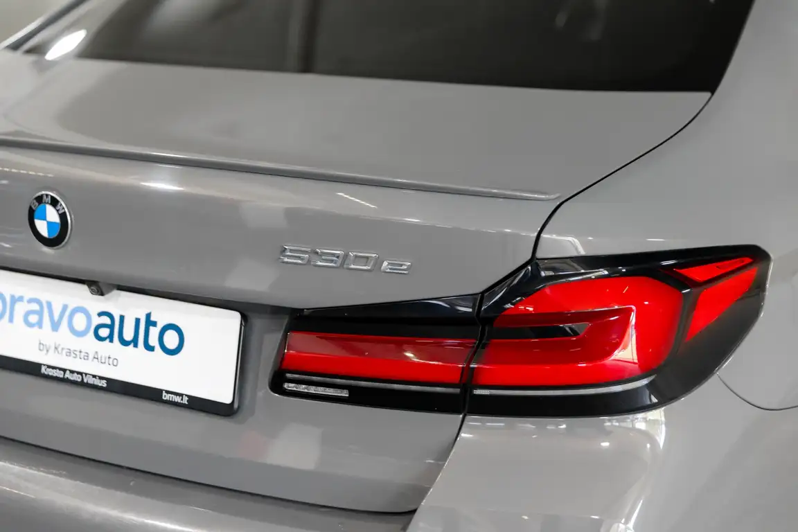 BMW 5 SERIES
