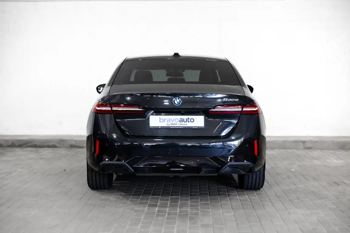 BMW 5 SERIES
