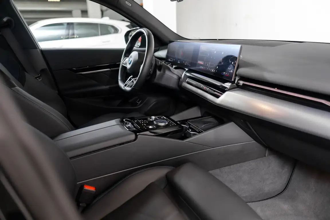 BMW 5 SERIES