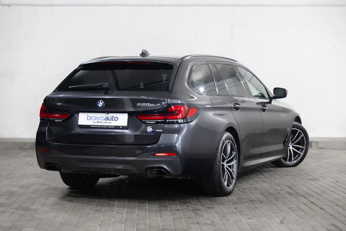 BMW 5 SERIES