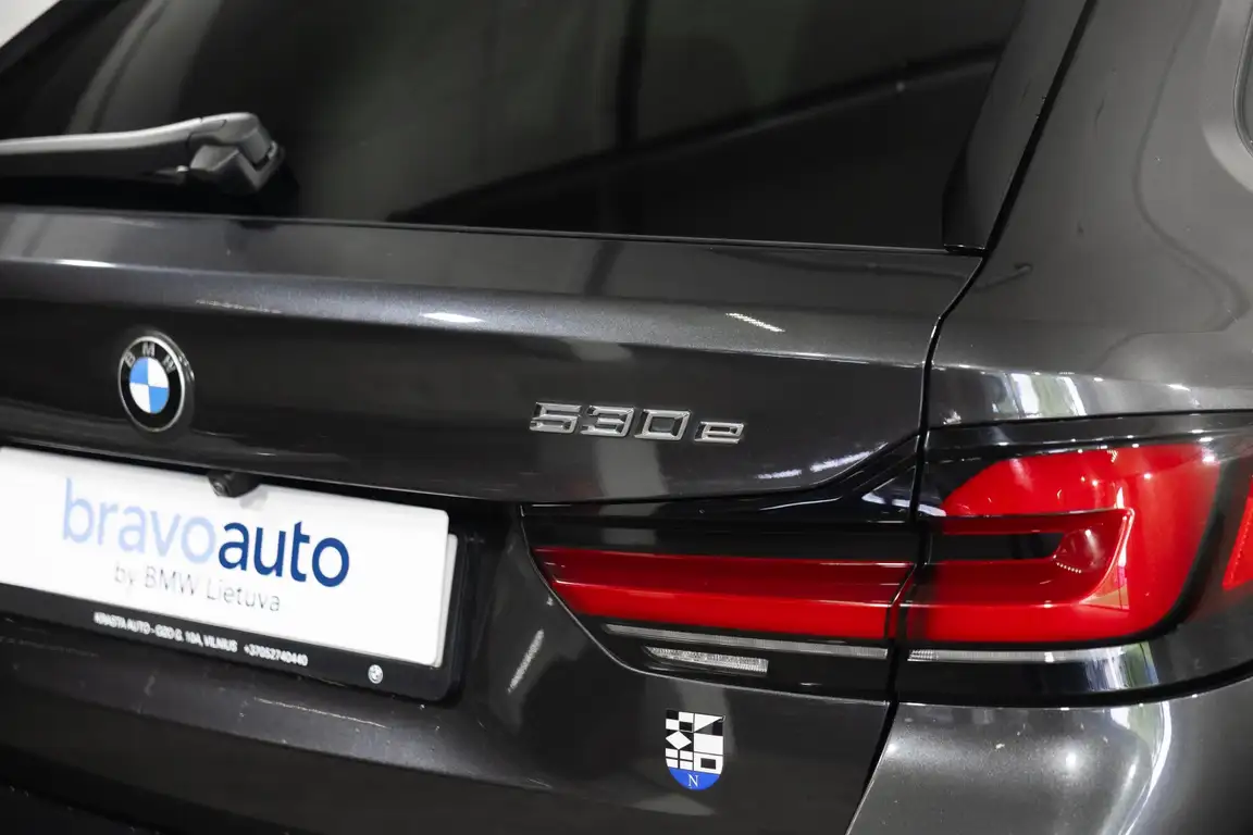BMW 5 SERIES