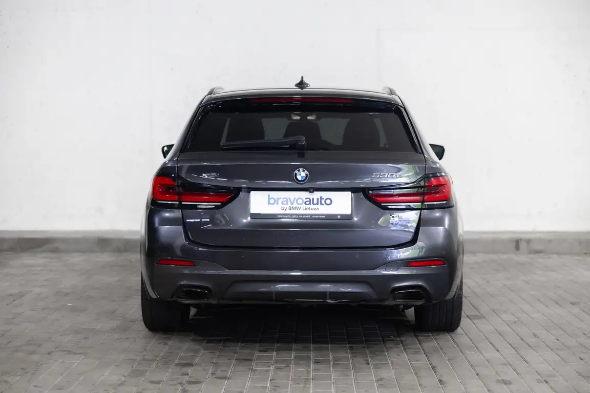 BMW 5 SERIES