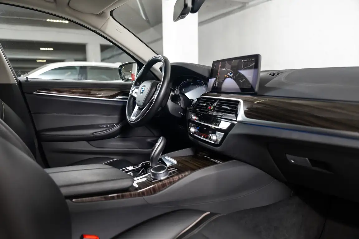 BMW 5 SERIES