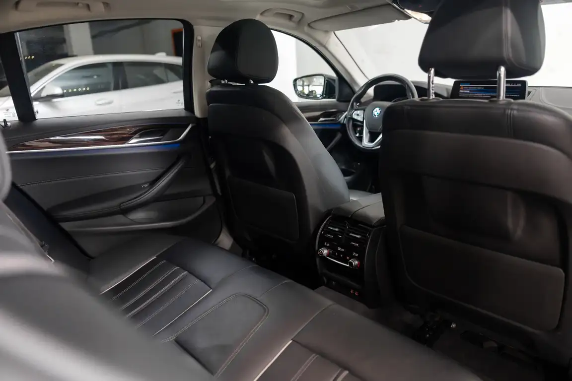 BMW 5 SERIES