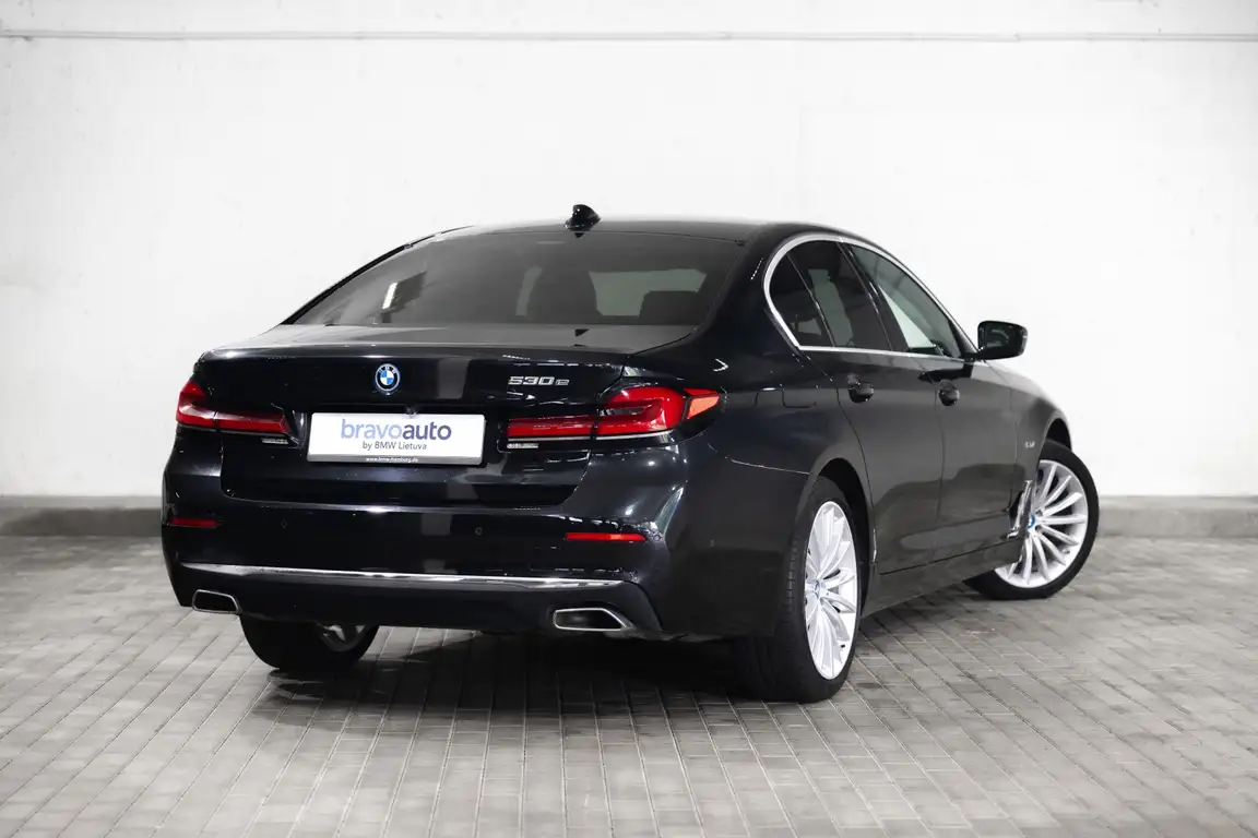 BMW 5 SERIES