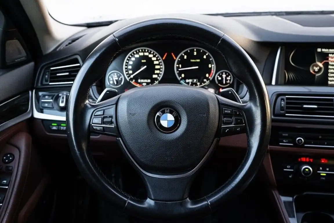 BMW 5 SERIES