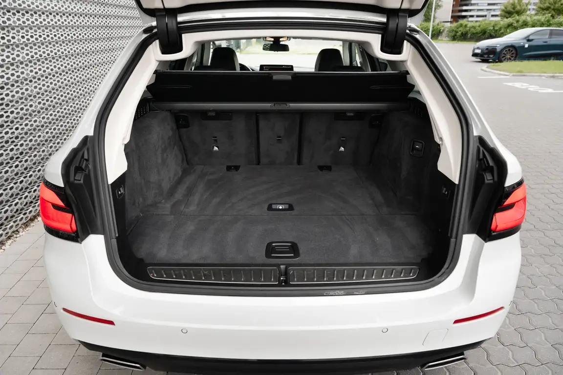BMW 5 SERIES