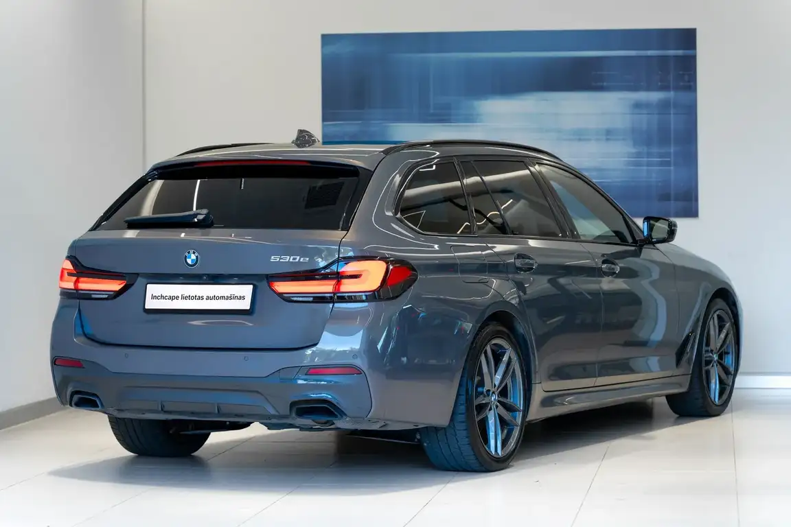 BMW 5 SERIES