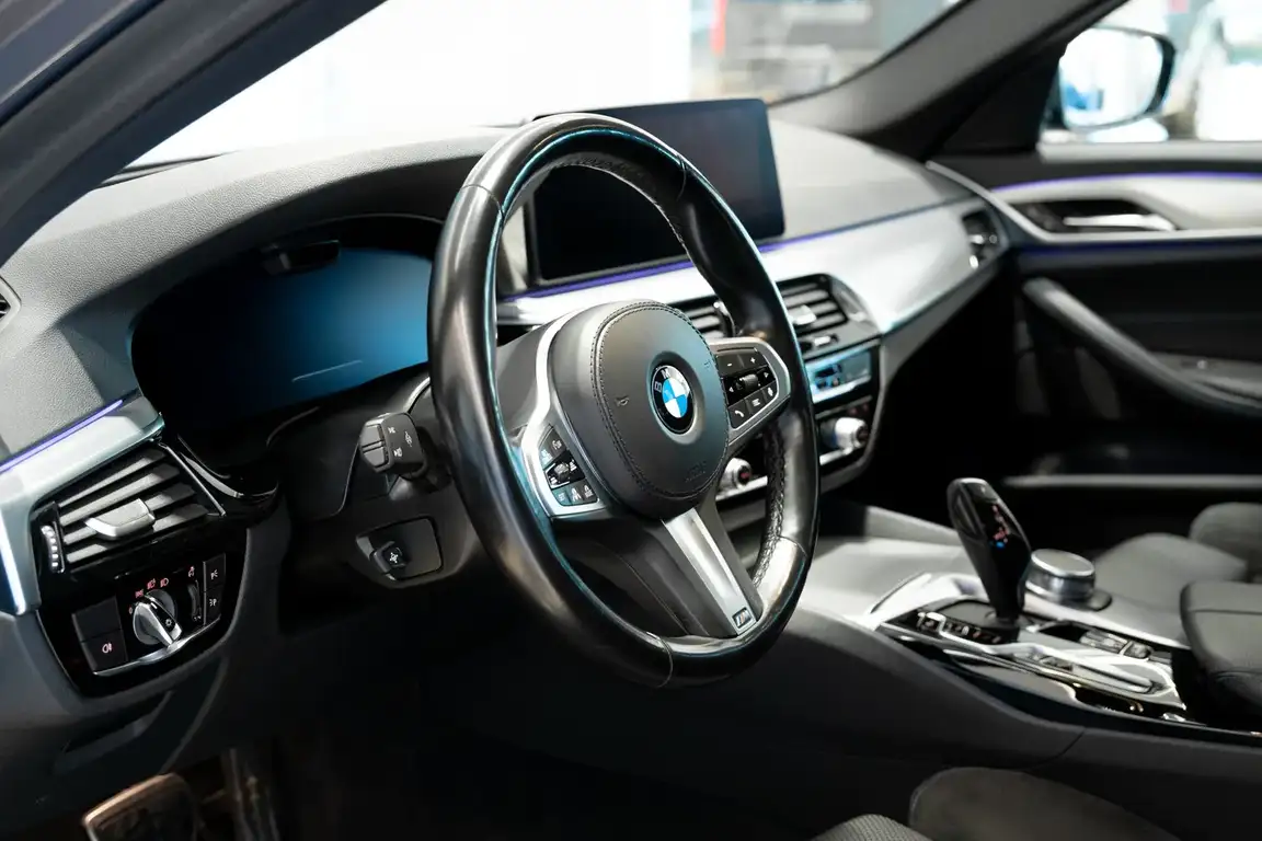 BMW 5 SERIES