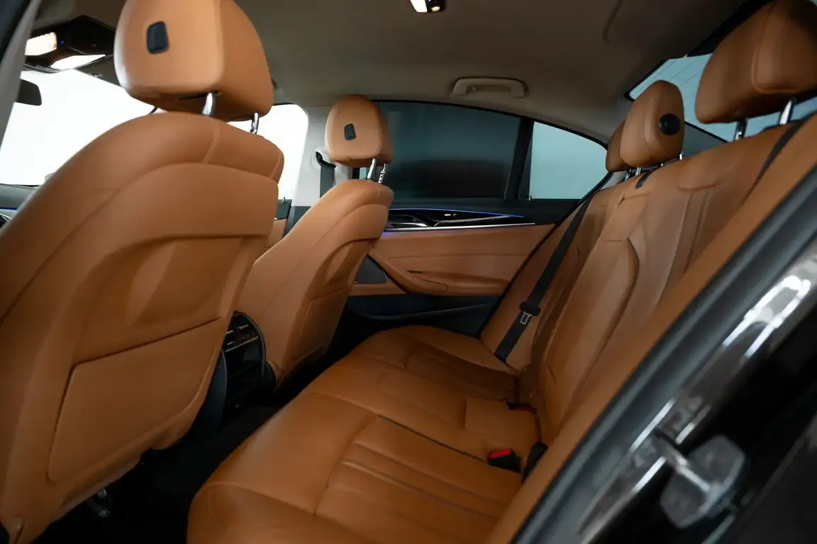 BMW 5 SERIES