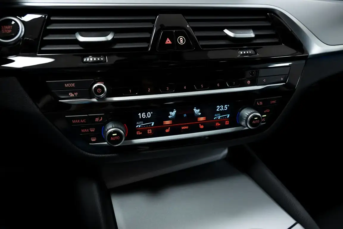 BMW 5 SERIES
