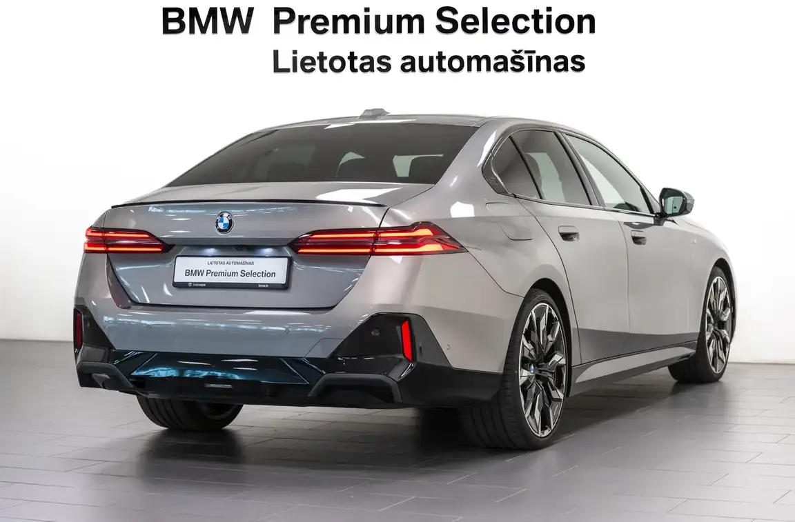 BMW 5 SERIES