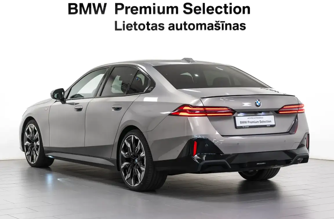 BMW 5 SERIES