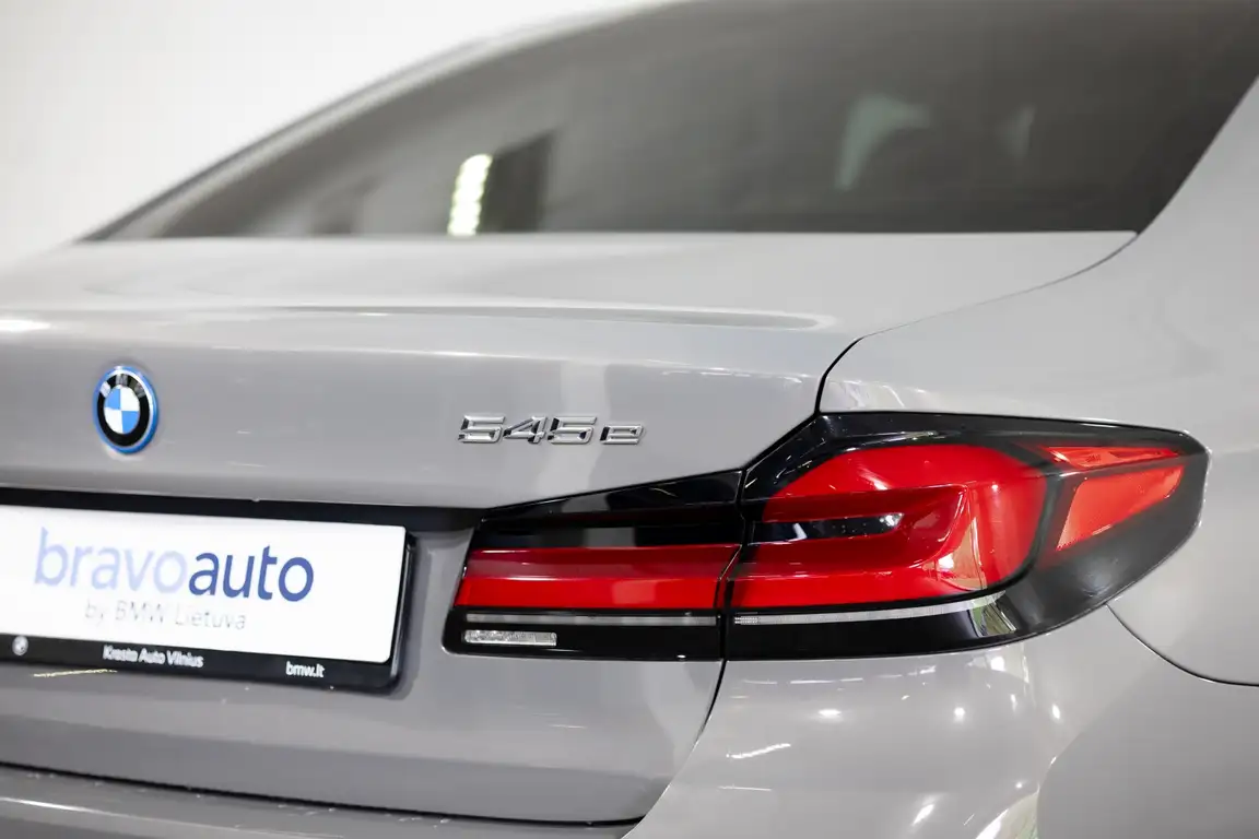 BMW 5 SERIES