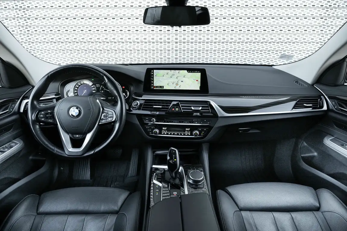 BMW 6 SERIES