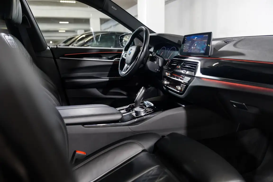BMW 6 SERIES