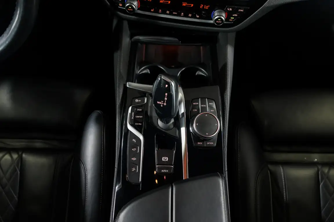 BMW 6 SERIES