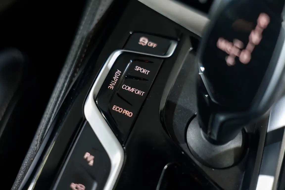 BMW 6 SERIES