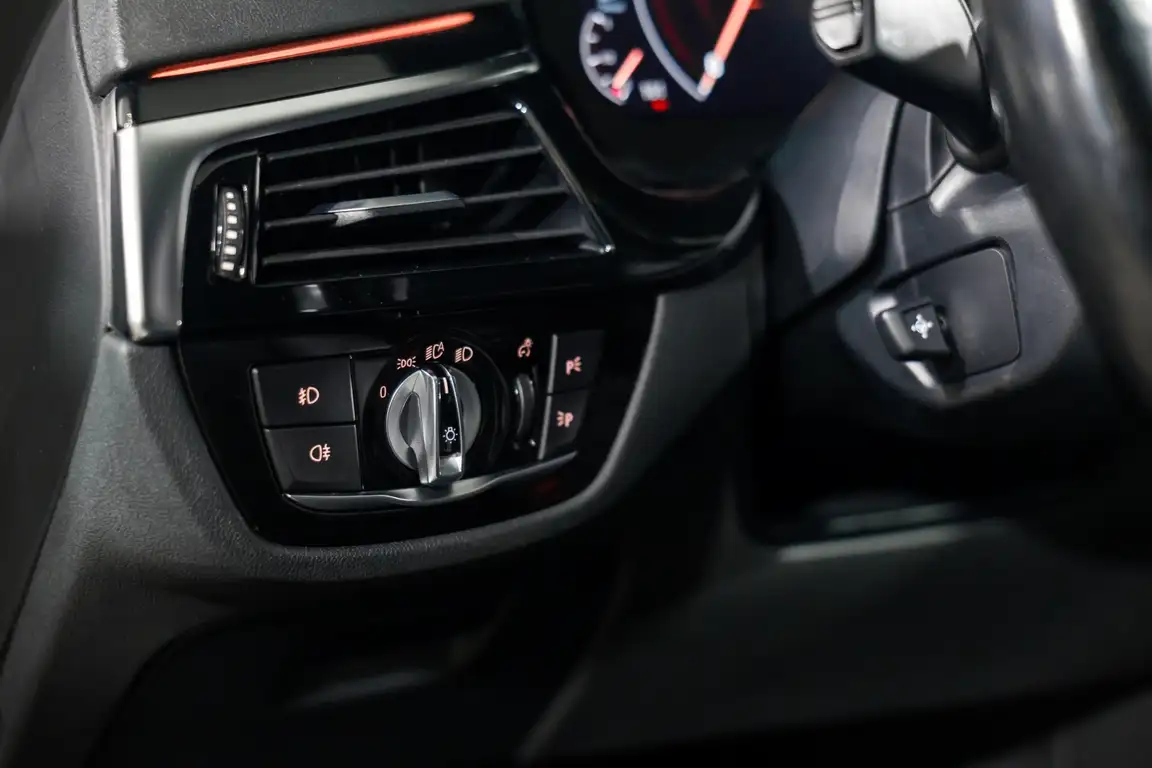 BMW 6 SERIES
