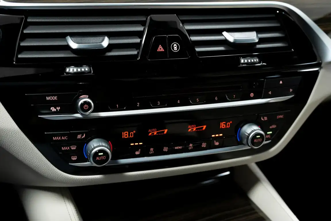 BMW 6 SERIES