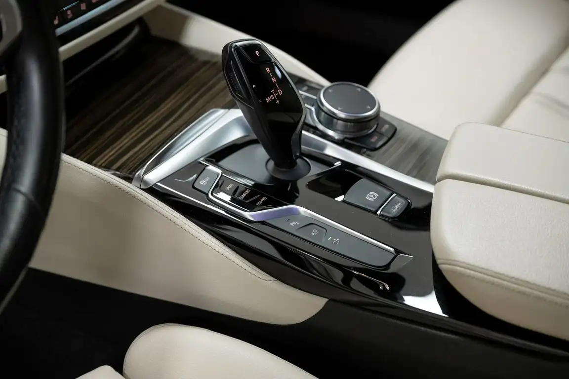 BMW 6 SERIES