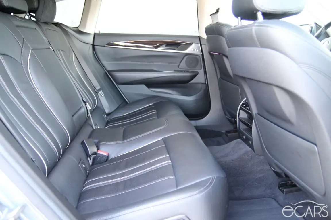 BMW 6 SERIES