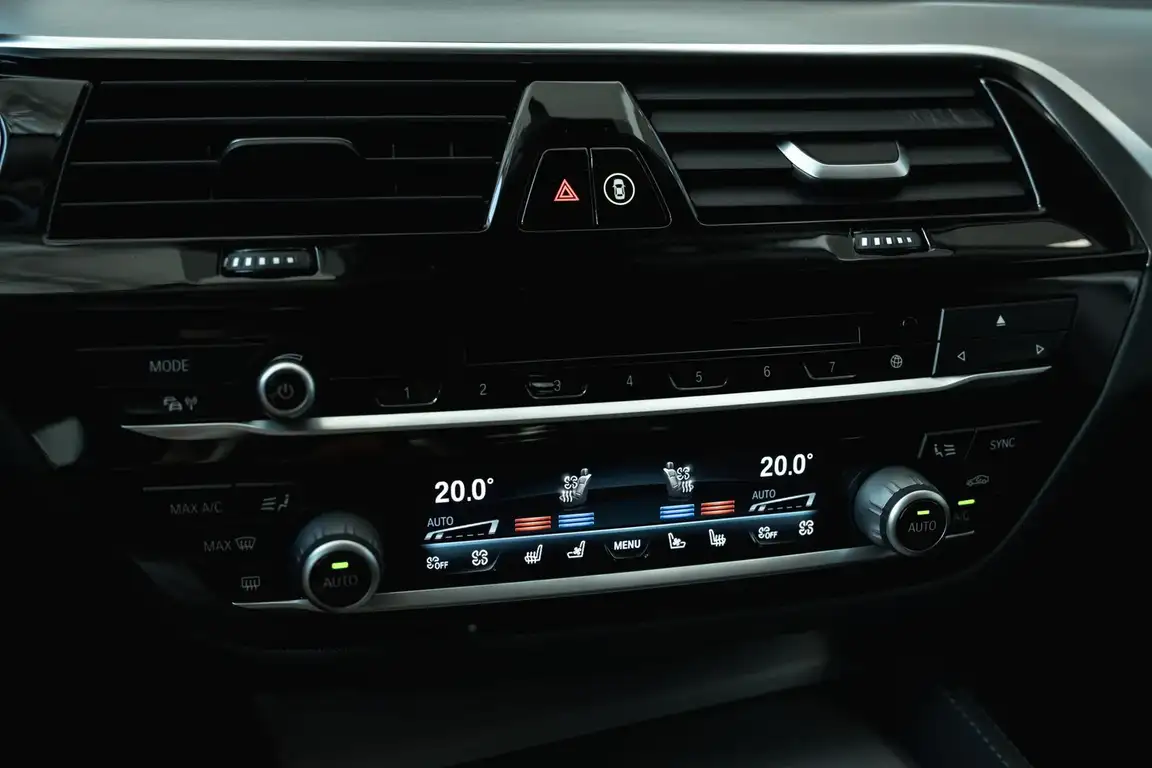 BMW 6 SERIES