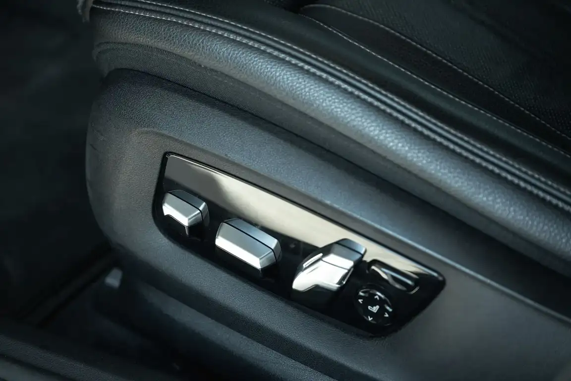 BMW 6 SERIES