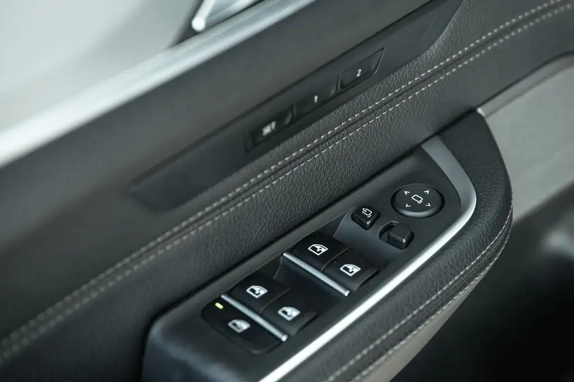 BMW 6 SERIES