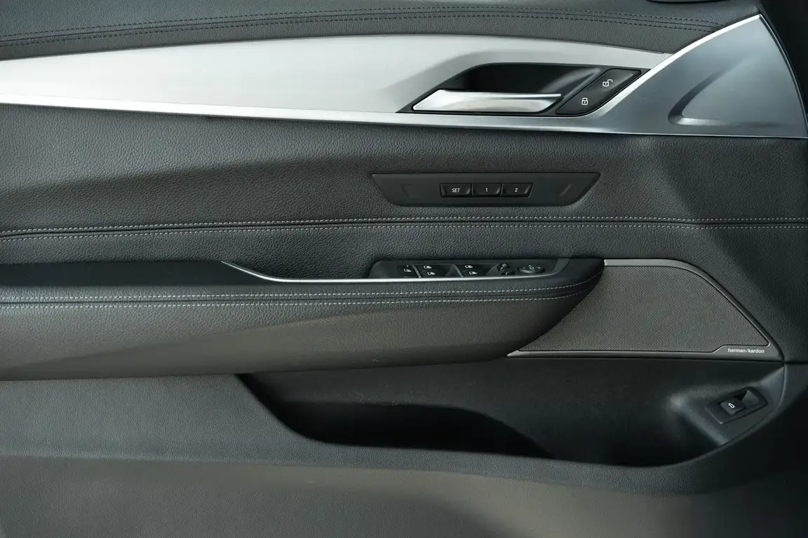 BMW 6 SERIES
