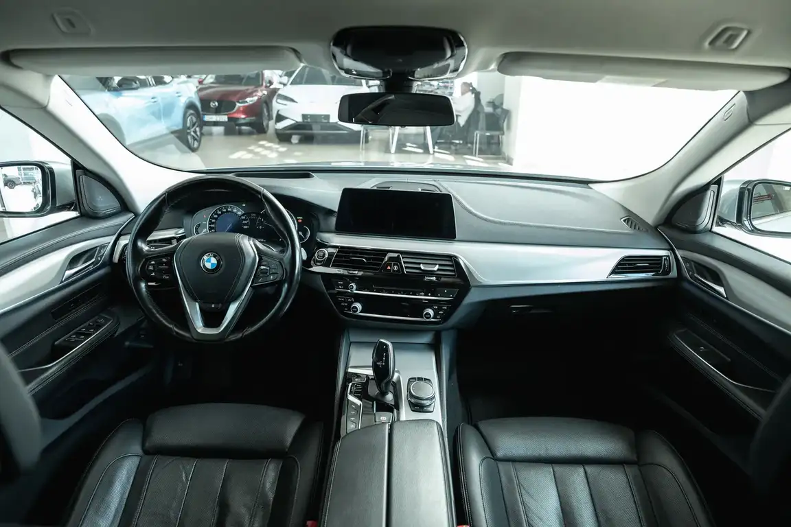 BMW 6 SERIES
