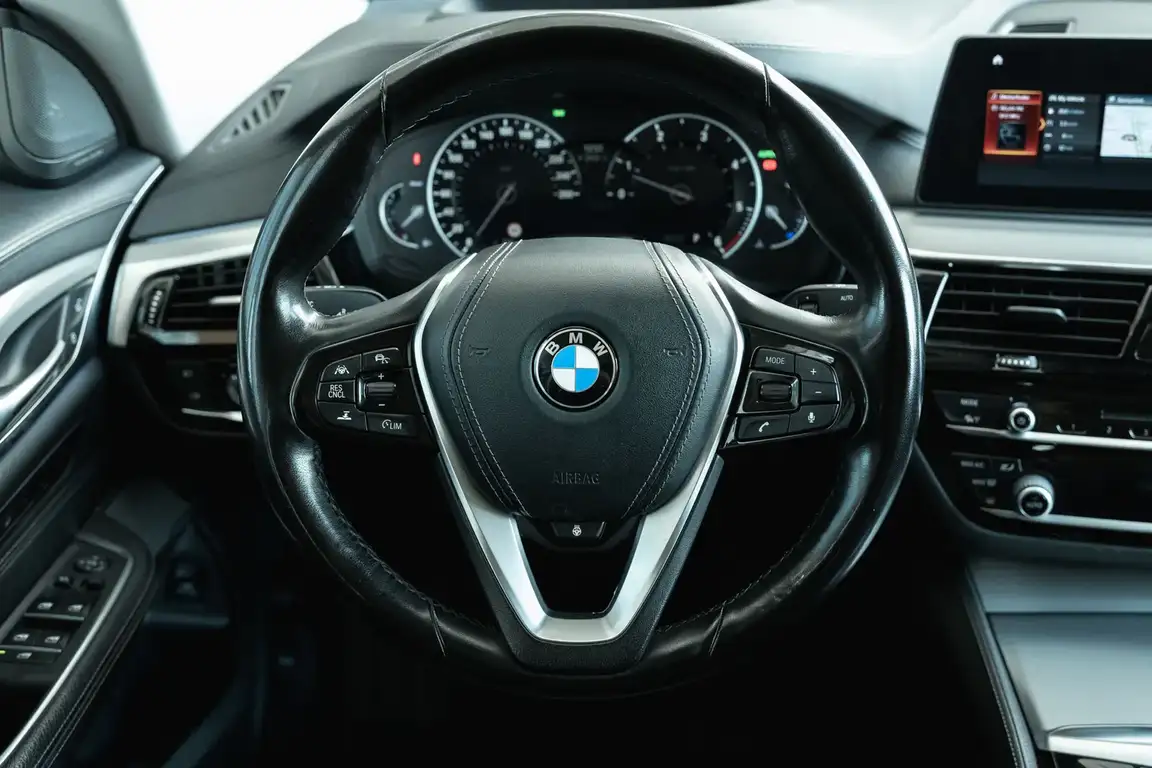BMW 6 SERIES