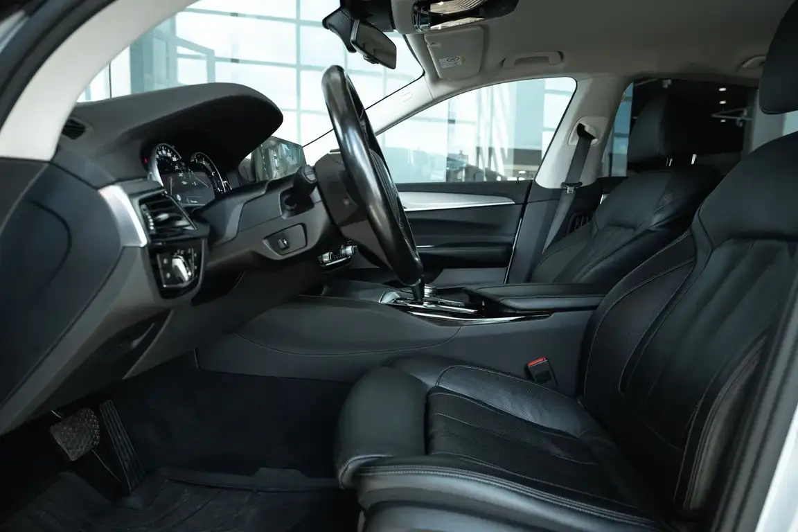 BMW 6 SERIES