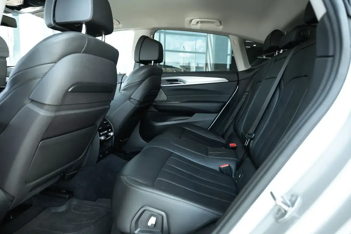 BMW 6 SERIES