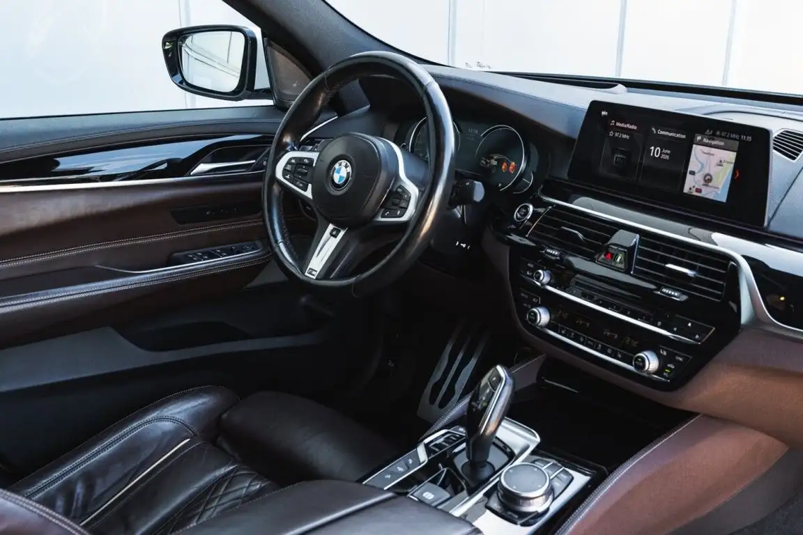 BMW 6 SERIES