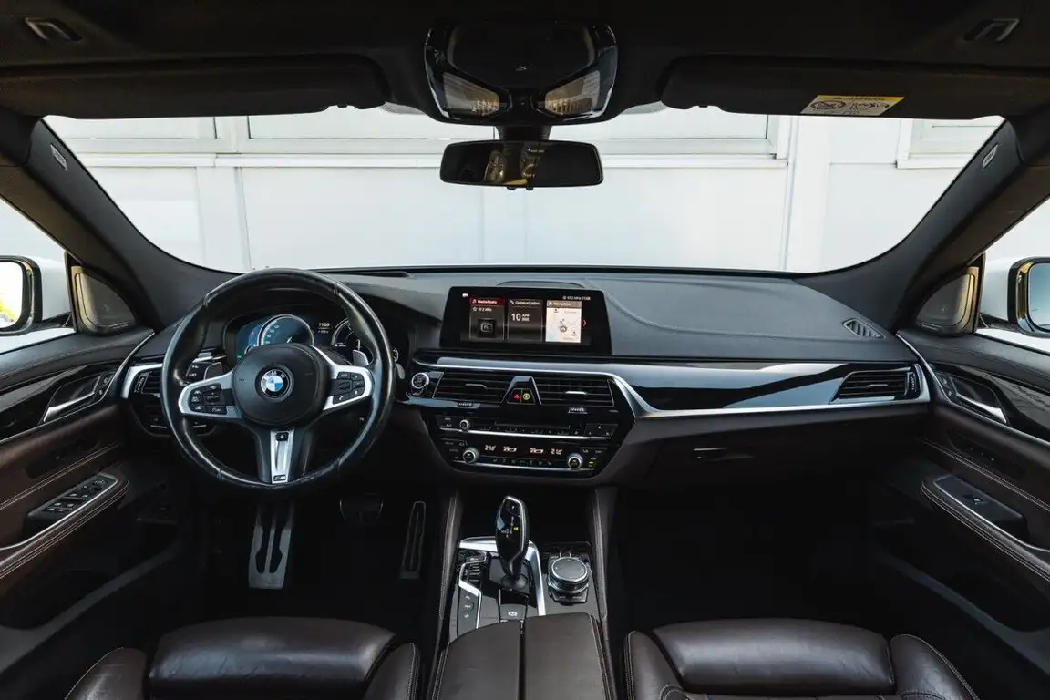 BMW 6 SERIES