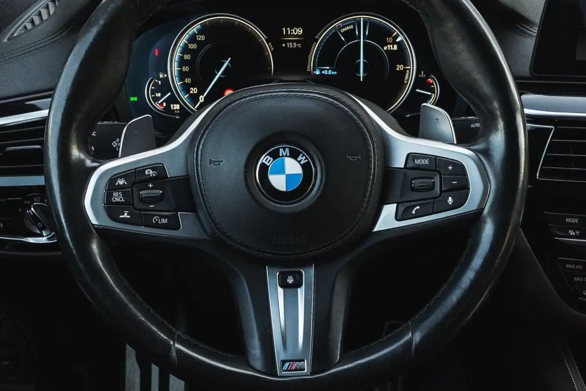 BMW 6 SERIES