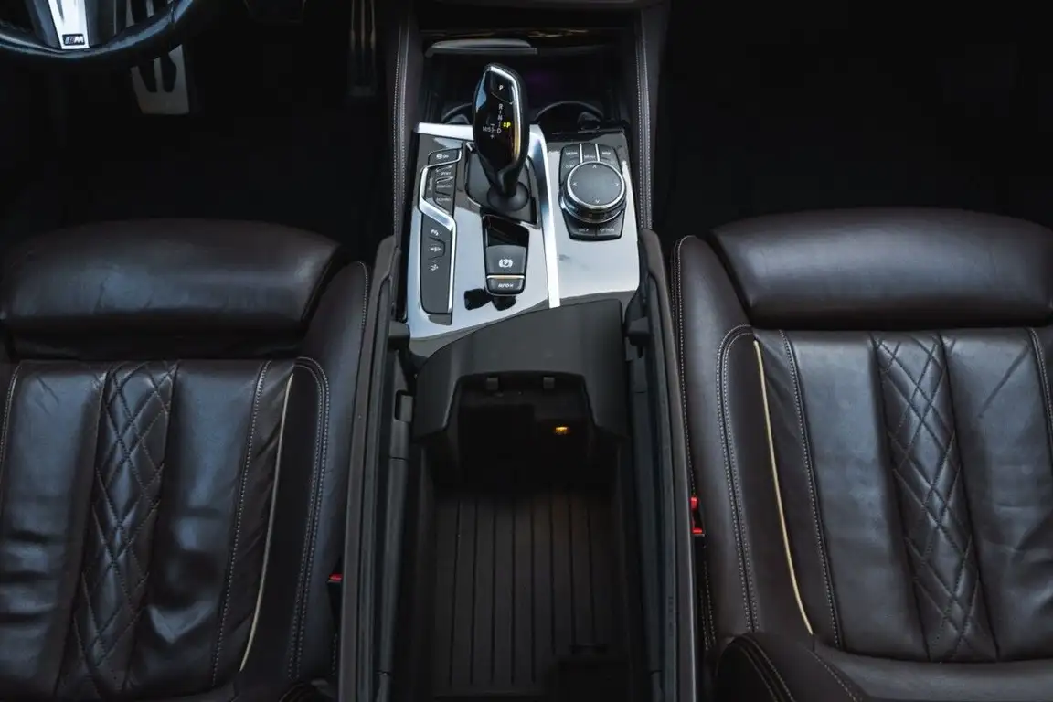 BMW 6 SERIES