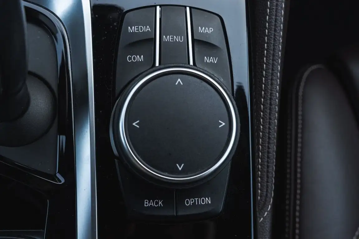 BMW 6 SERIES