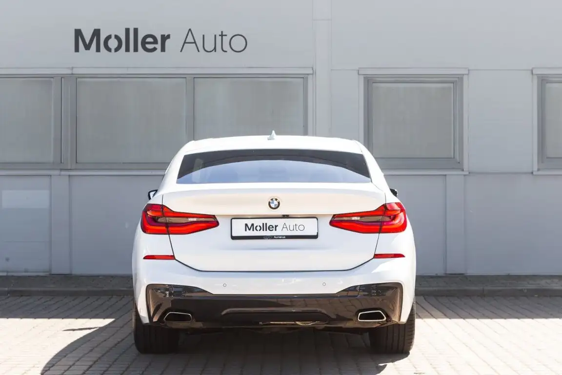 BMW 6 SERIES