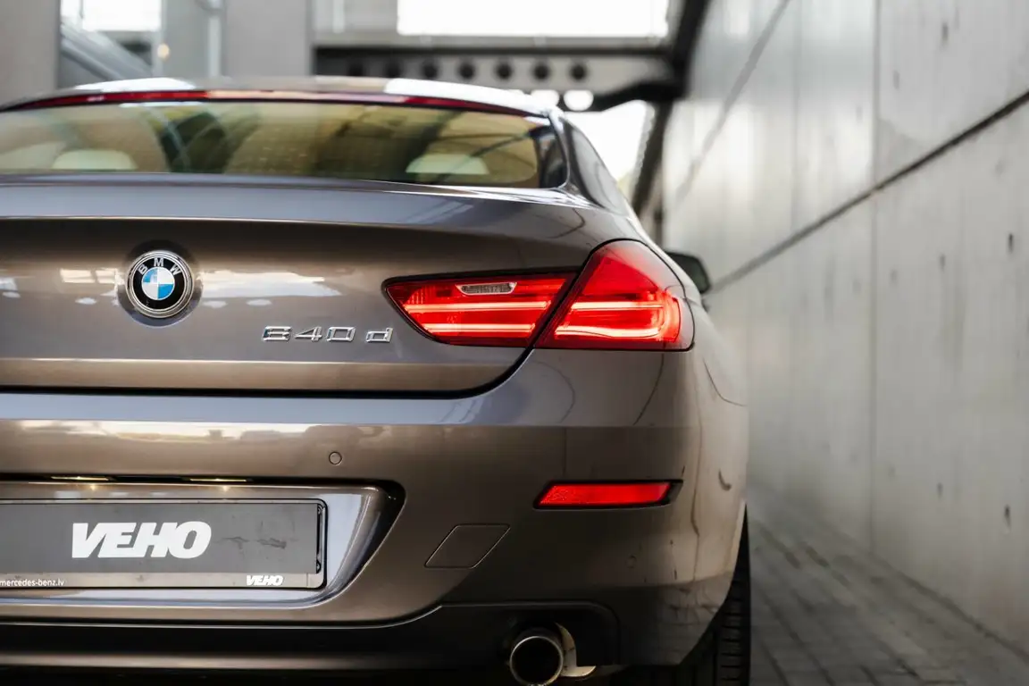 BMW 6 SERIES