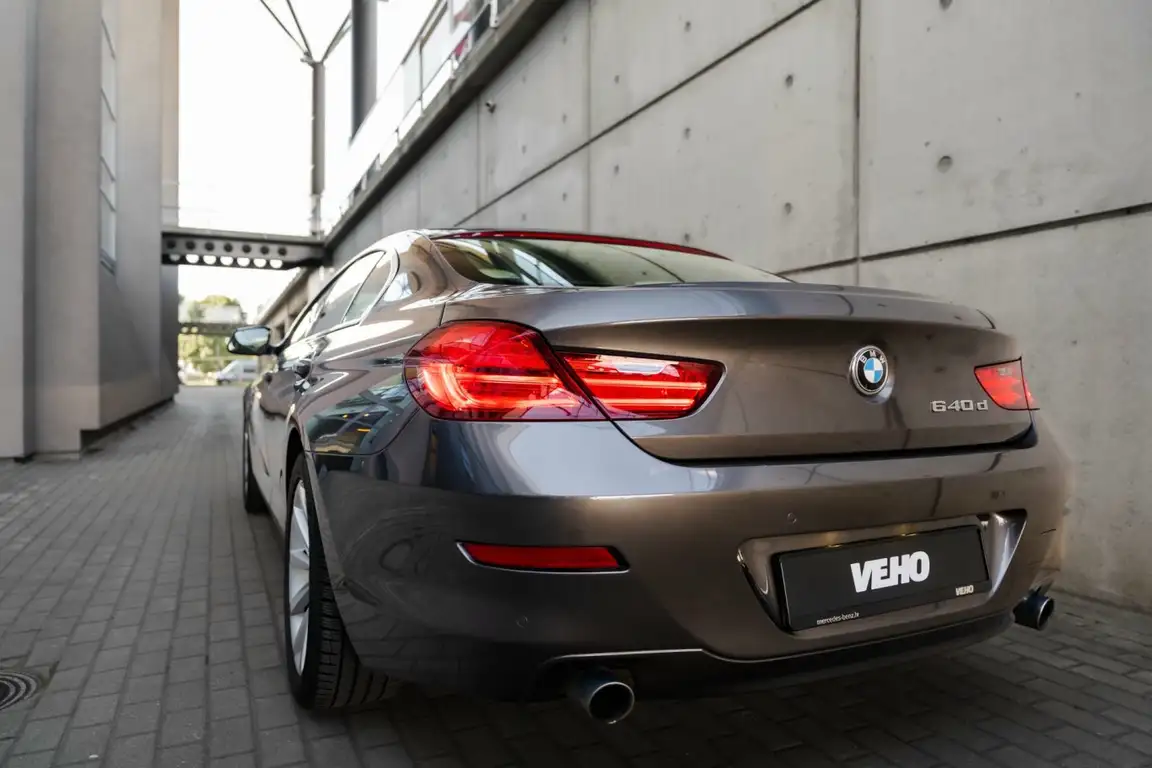 BMW 6 SERIES